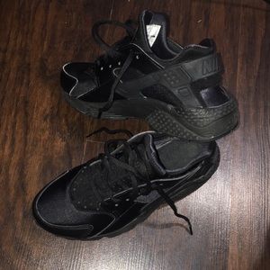 Black huaraches
